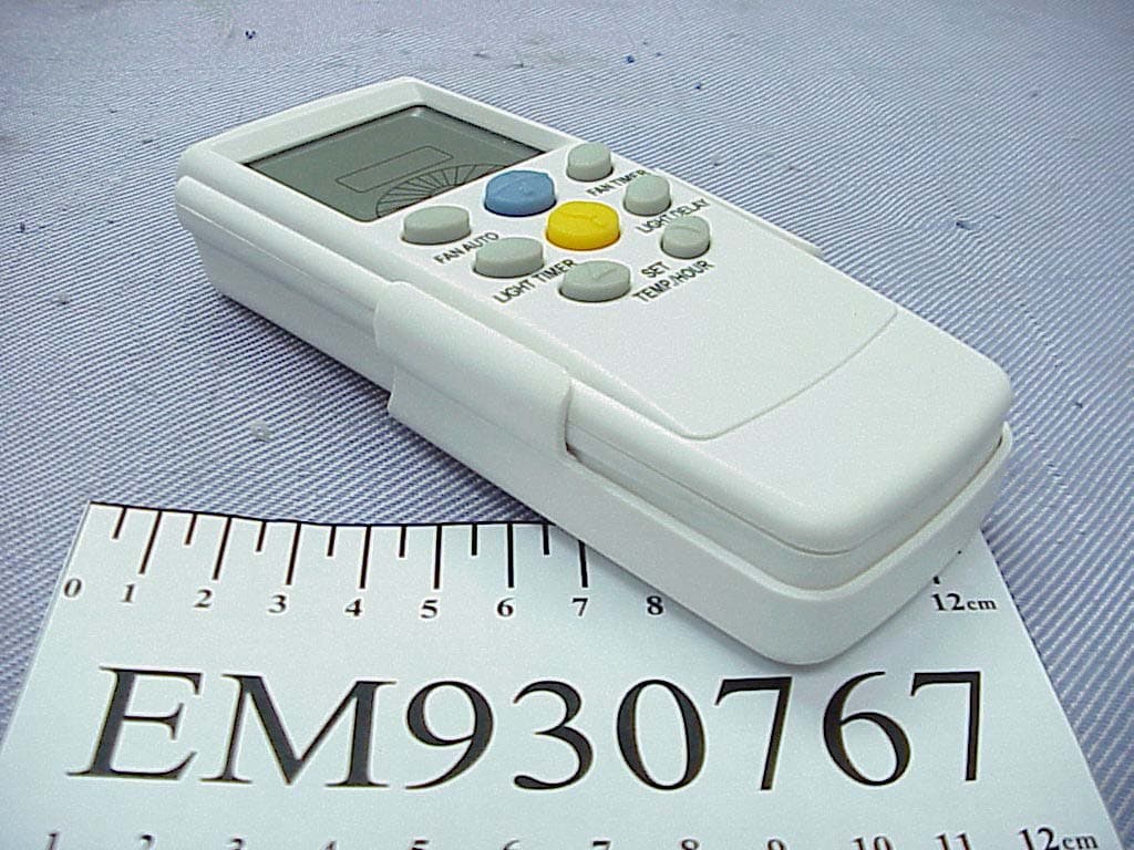 Fan-Light Remote Controller (Transmitter) - FCC ID KUJ9305 - Chungear Industrial Co Ltd (2)