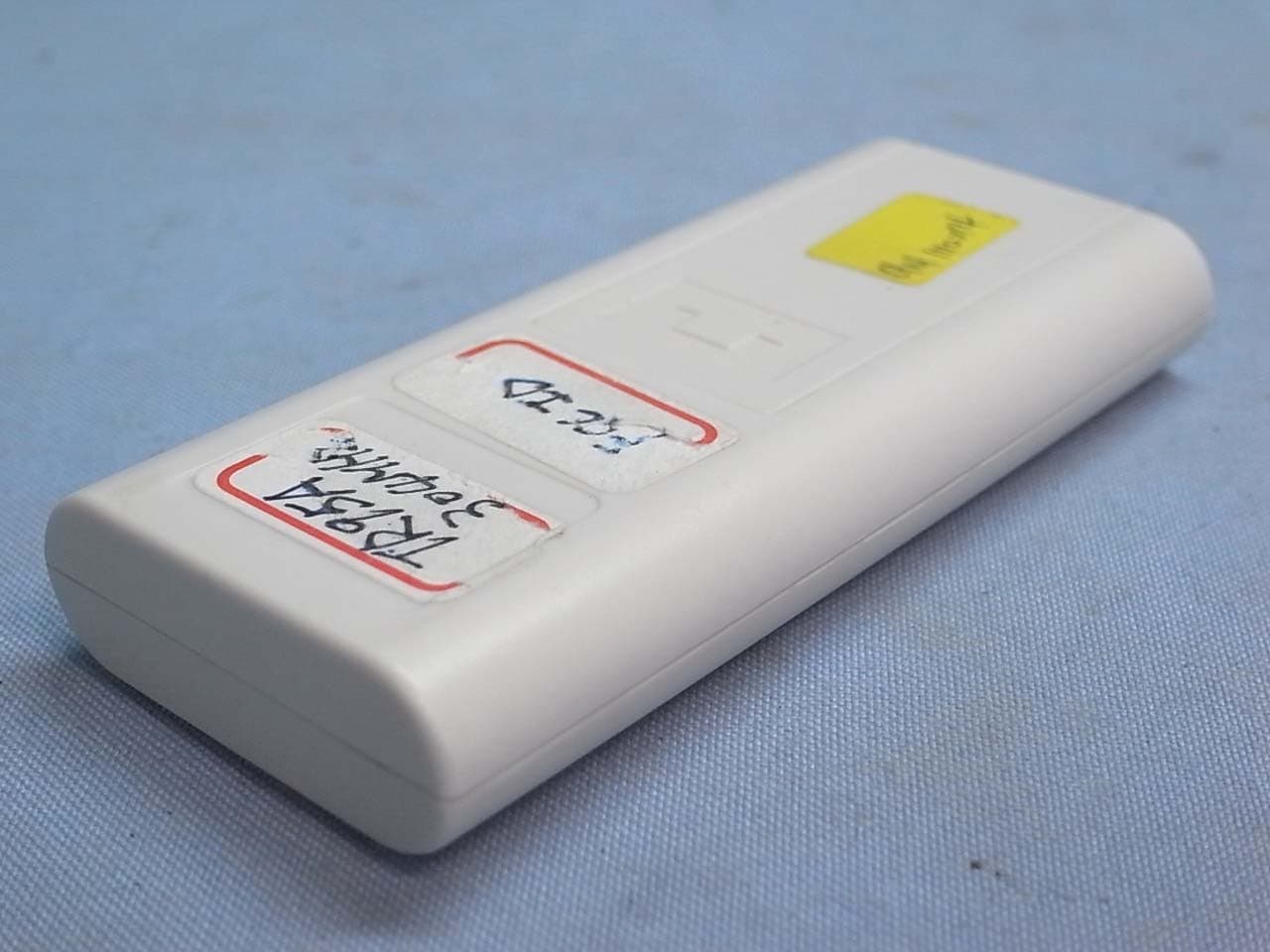Ceiling Fan Remote Controller (Transmitter) - FCC ID KUJCE10001 - Chungear Industrial Co Ltd (2)