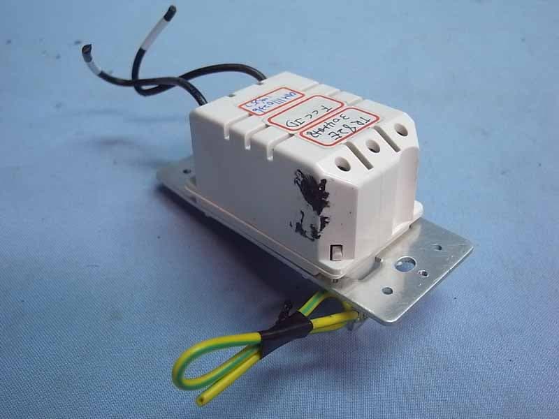 Ceiling Fan Remote Controller (Transmitter) - FCC ID KUJCE10005 - Chungear Industrial Co Ltd