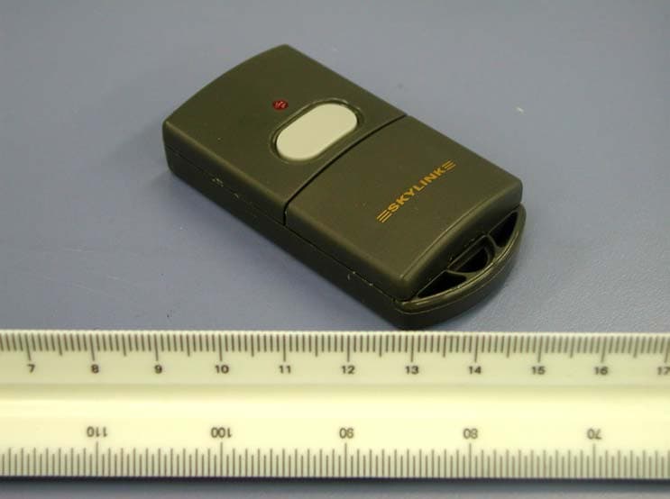 Remote Control (Transmitter) - FCC ID KUT69 - Capital Prospect Ltd