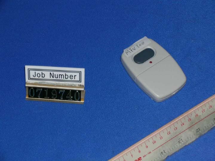 Remote Control (300MHz Tx) - FCC ID KUTMFV300 - Capital Prospect Ltd (2)