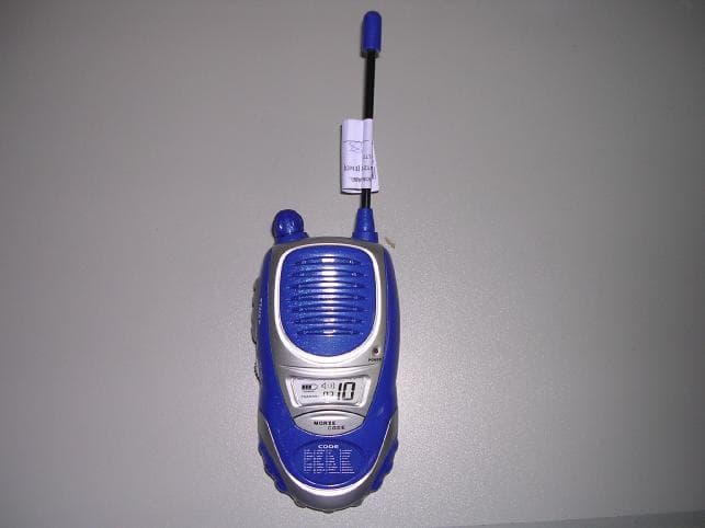 Walkie Talkie - FCC ID L2599500 - Supreme Toys (Hong Kong) Ltd.