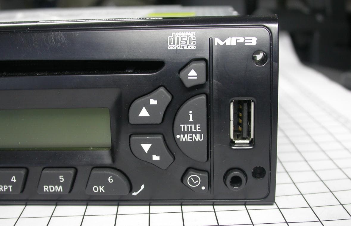 Radio Receiver with BT Interface - FCC ID L2C0048TR - APTIV Services US LLC (3)