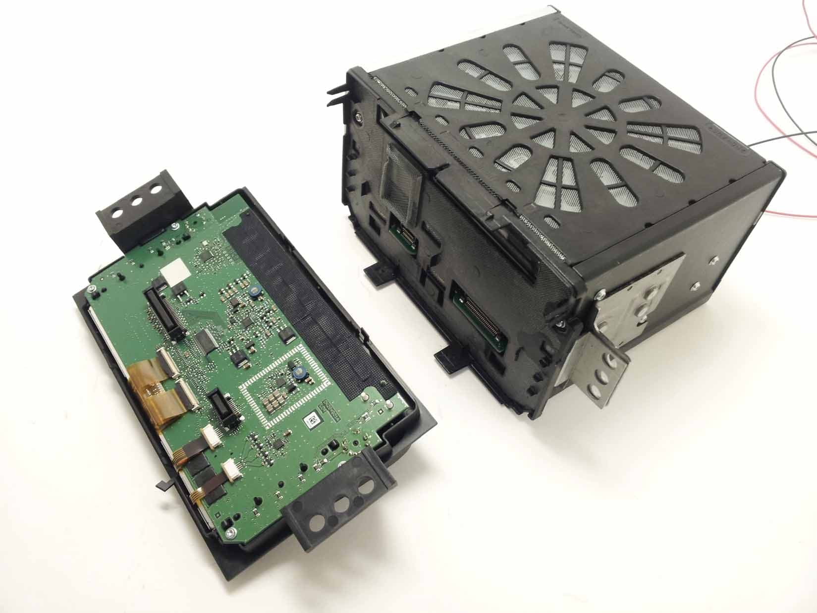Infotainment System w/ Bluetooth Transmitter - FCC ID L2C0052TR - APTIV Services US LLC (4)