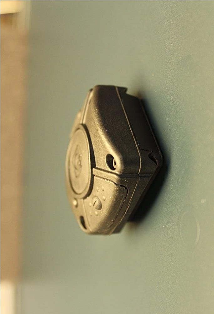 Wireless Control Command Transmitter - FCC ID L52CTRT9011 - CeoTronics AG