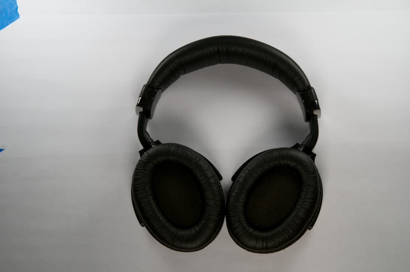 STRIVΛ PRO Headphones - FCC ID L76-PRO - Koss Corporation