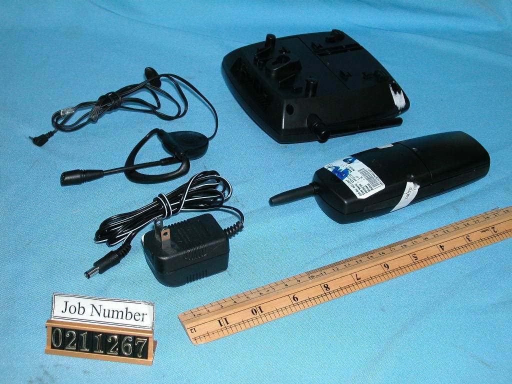 900MHz 40 Channel Analog Modulation Cordless Phone - FCC ID LBBFF2115HT - Continental Conair Limited (2)
