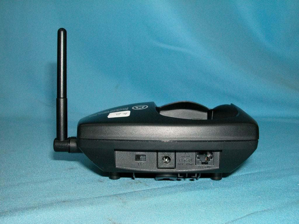900MHz 40 Channel Analog Modulation Cordless Phone - FCC ID LBBFF2115HT - Continental Conair Limited (3)