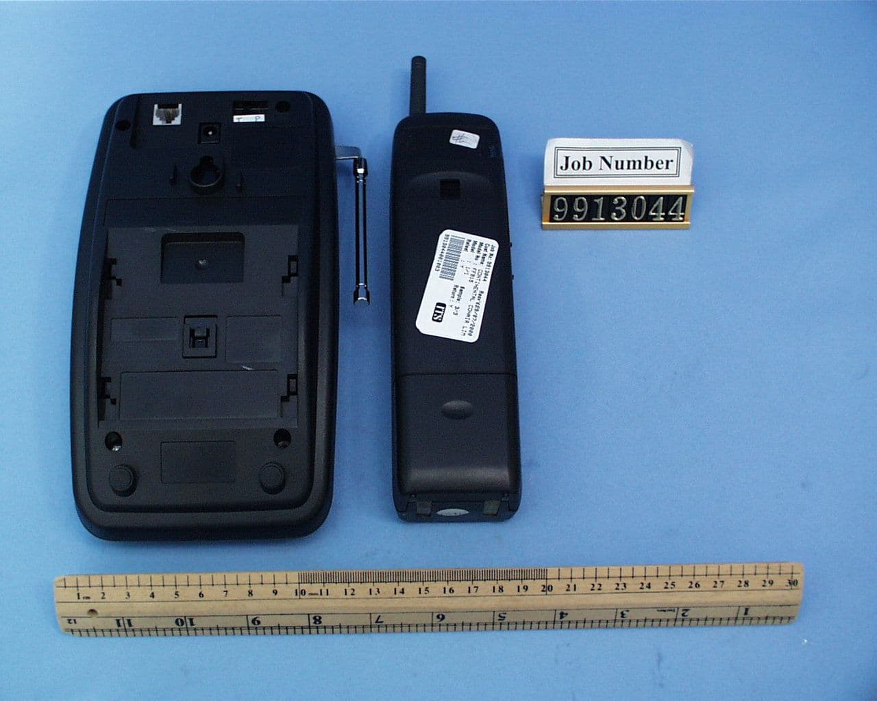 900MHz Cordless Telephone - FCC ID LBBFF915AT - Continental Conair Limited