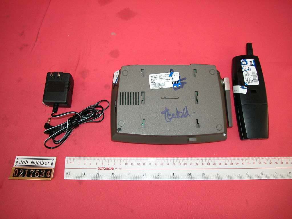 2.4GHz 40 Channel Analog Modulation Cordless Phone - FCC ID LBBGH3028AT - Continental Conair Limited (3)
