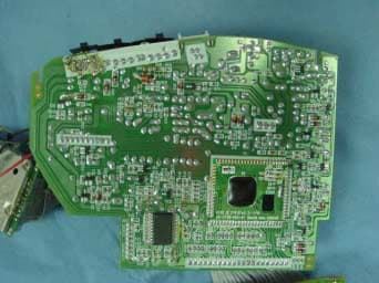 2.4 GHz Cordless Phone with Radio - FCC ID LBBGH3062 - Continental Conair Limited (4)