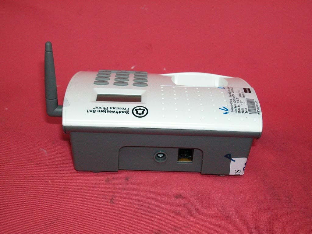 2.4GHz 40 Channel Cordless Phone w/ CID - FCC ID LBBGH3128AT - Continental Conair Limited (3)