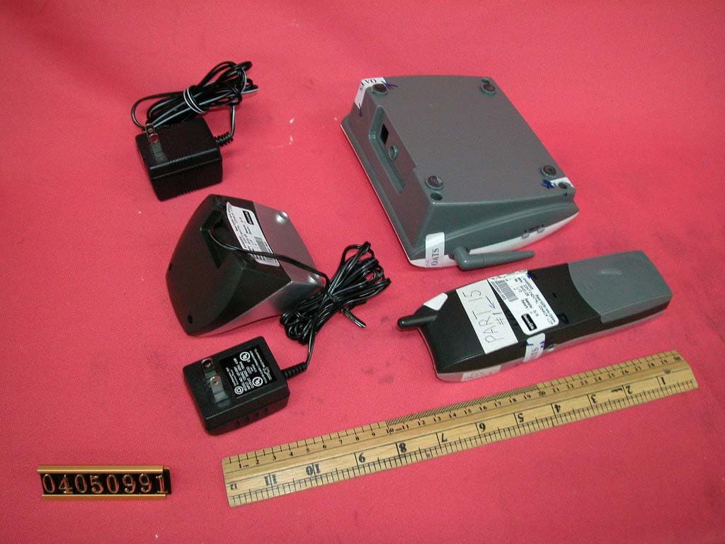 2.4GHz 40 Channel Cordless Phone w/ CID - FCC ID LBBGH3128AT - Continental Conair Limited (2)
