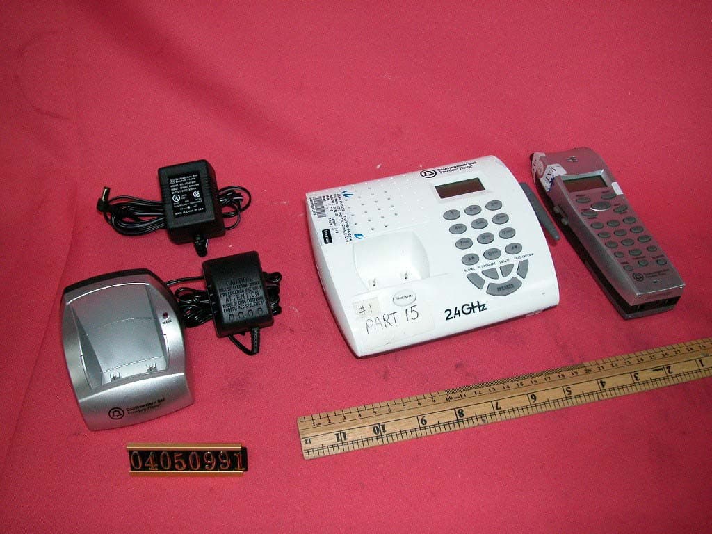 2.4GHz 40 Channel Cordless Phone w/ CID - FCC ID LBBGH3128AT - Continental Conair Limited