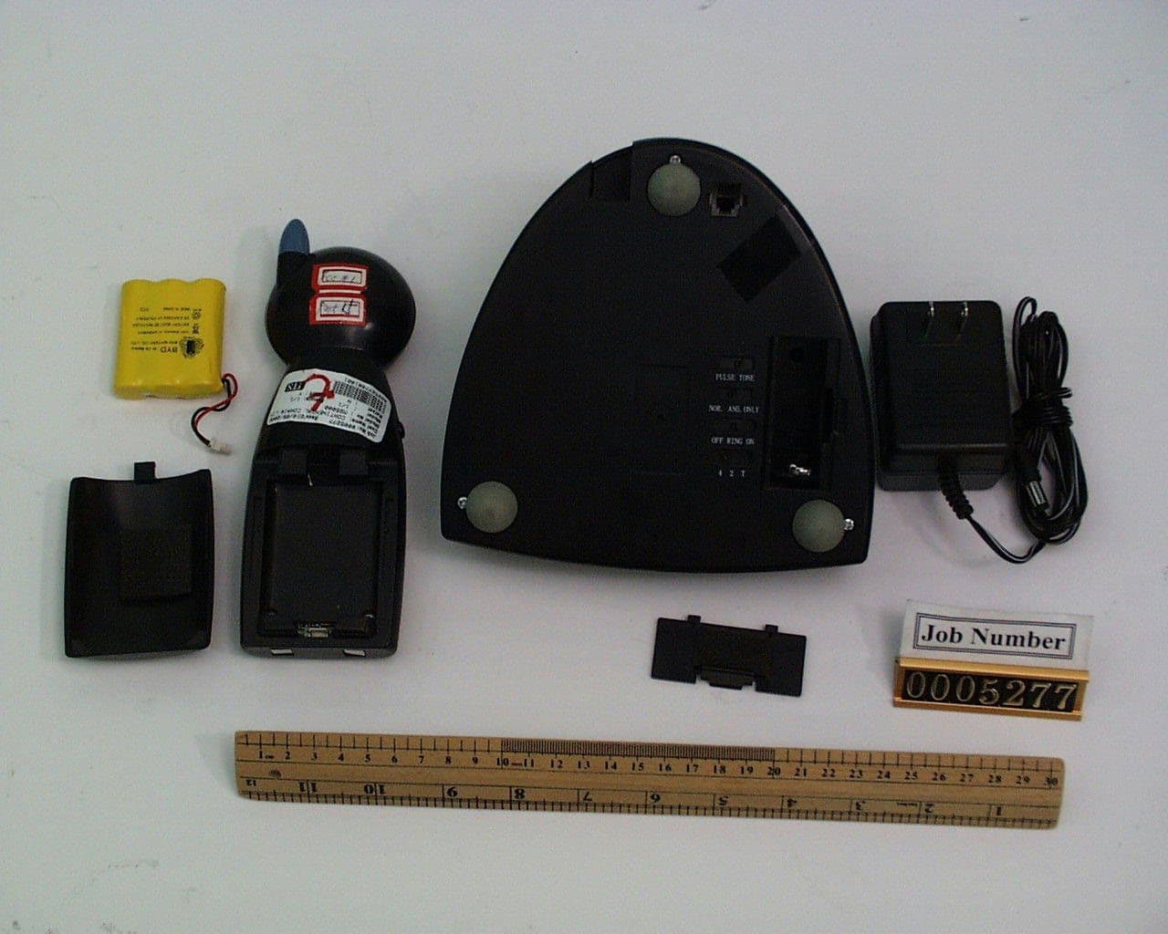 900MHz 40 Channel Analog Modulation Cordless Phone - FCC ID LBBMG5000 - Continental Conair Limited