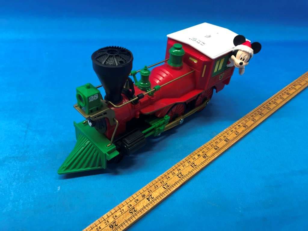 Hogwarts Express Ready To Play Train Set, The Polar Express Ready To Play Train Set, Pennsylvania Flyer Freight Ready To Play Train Set, Mickey Mouse Express Ready To Play Train Set, Toy Story Express Ready To Play Train Set, North Pole Central Ready - FCC ID LIV-RTPGRXV5 - Lionel L.L.C.