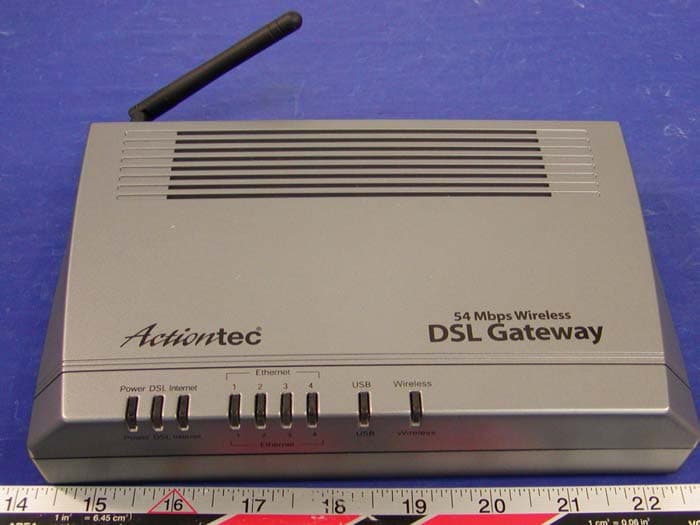 802.11b/g Wireless Gateway and Wireless Router - FCC ID LNQGT704 - Actiontec Electronics Inc (5)