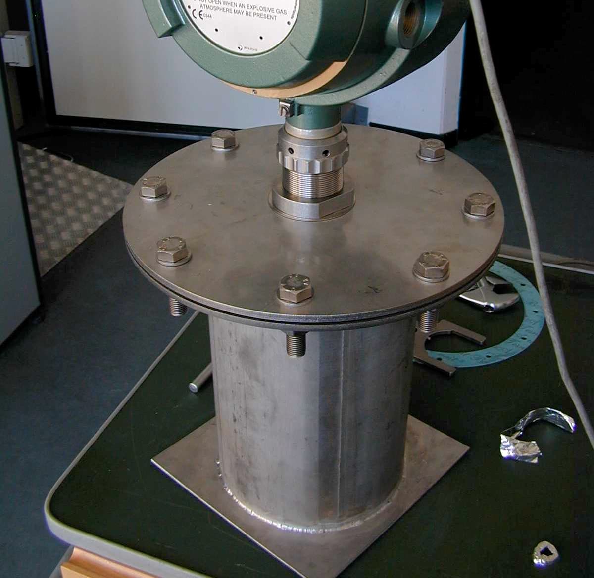 Tank level measuring gauge - FCC ID LOM973SR - Honeywell Enraf (3)