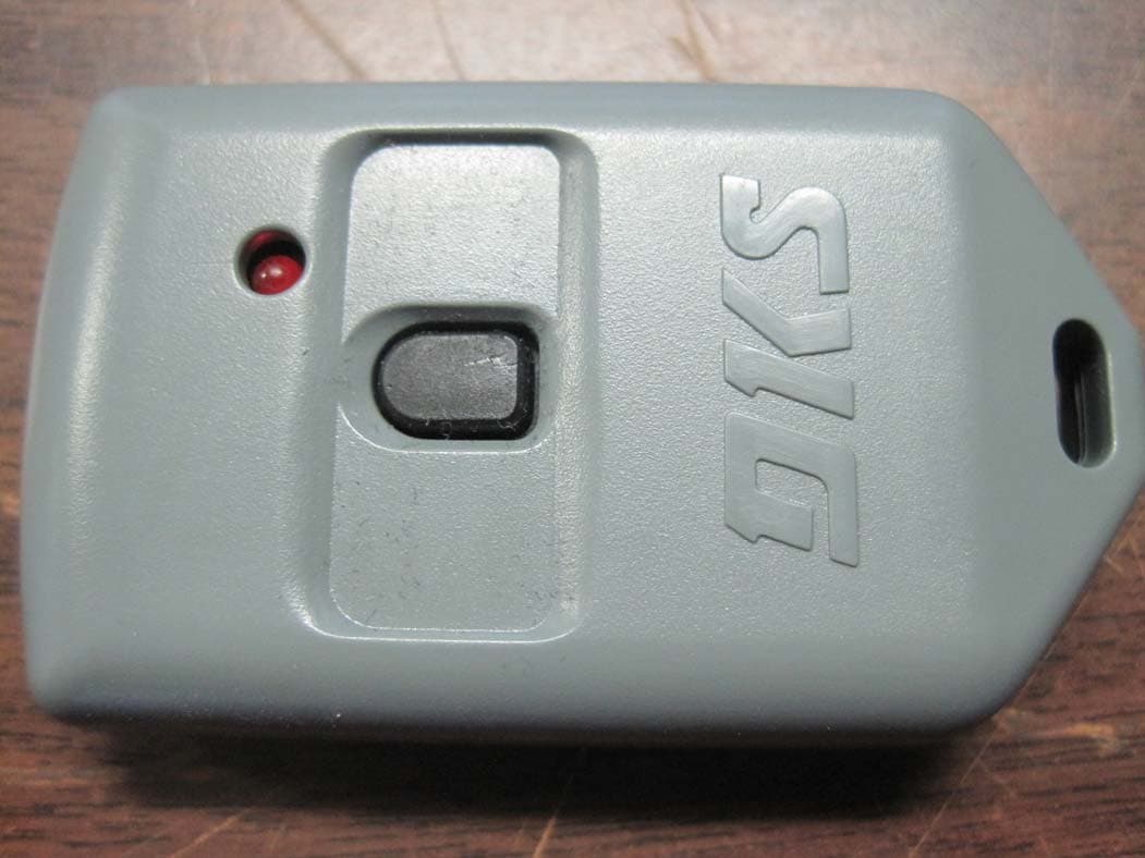 Handheld Garage Door Type RF - FCC ID LSD66T - DoorKing Inc (1)