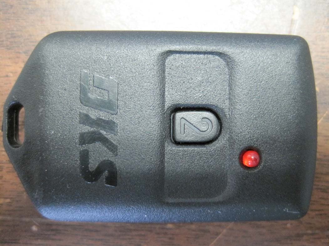 Handheld Garage Door RF Transmitter - FCC ID LSD69T - DoorKing Inc