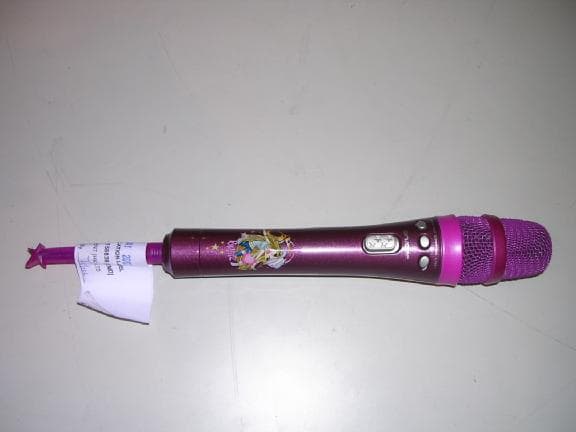 Bratz Movie Theme Rock Star FM Wireless Microphone - FCC ID LU9275107A - MGA Entertainment (HK) Ltd. (2)