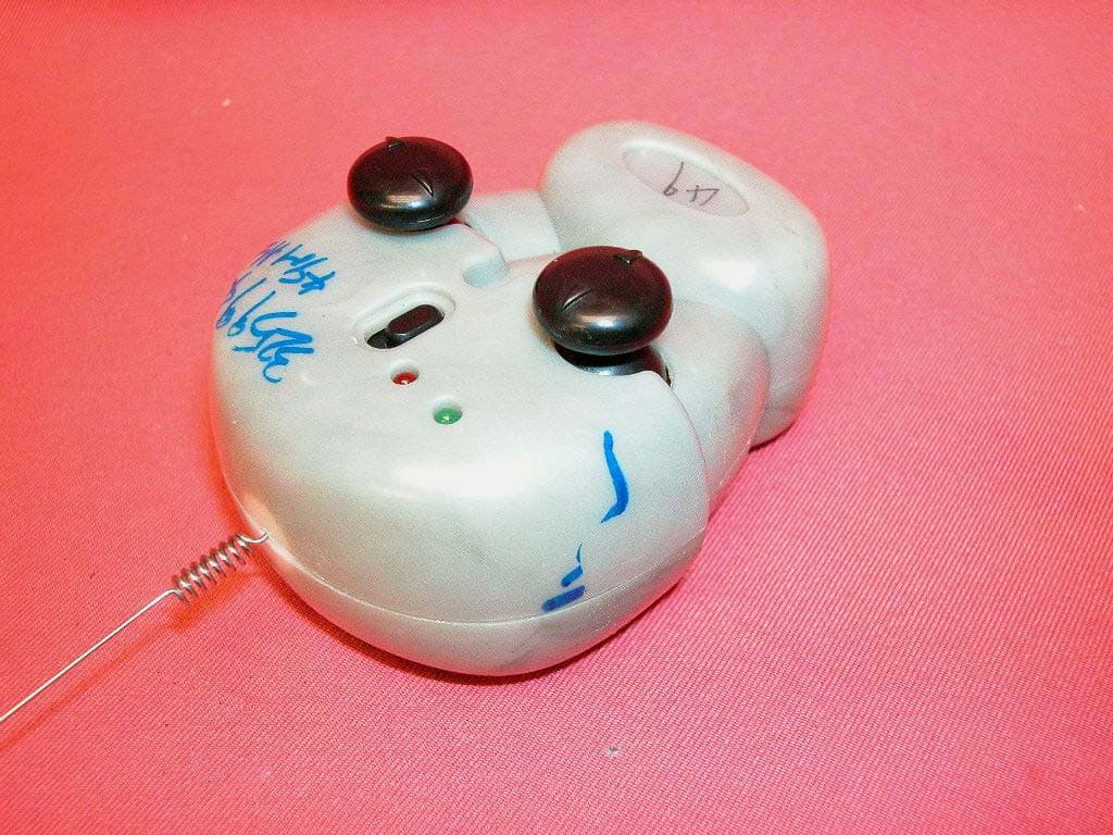 RC Car - FCC ID LU9325994 - MGA Entertainment (HK) Ltd. (2)
