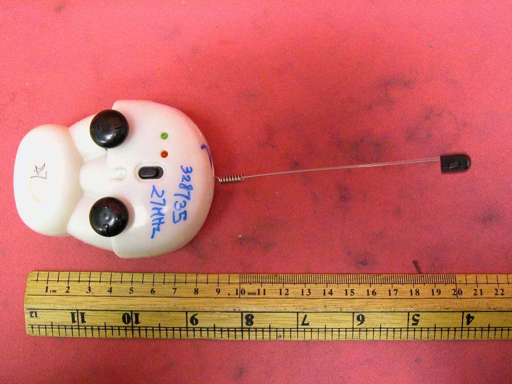 RC Car - FCC ID LU9328735 - MGA Entertainment (HK) Ltd. (1)