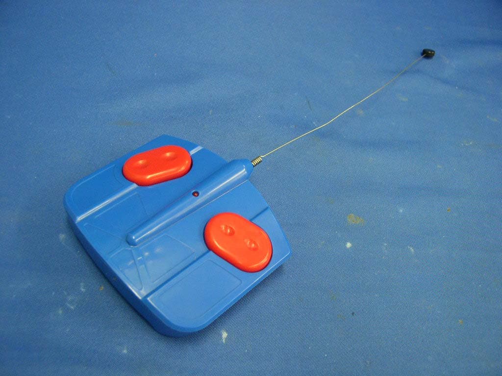 RC Car - FCC ID LU9335702 - MGA Entertainment (HK) Ltd. (2)