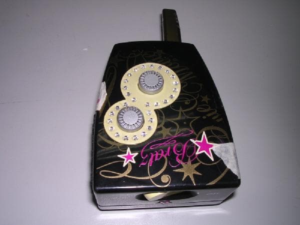 Bratz Movie Theme Rock Star Headset (Transmitter) - FCC ID LU9365488 - MGA Entertainment (HK) Ltd.