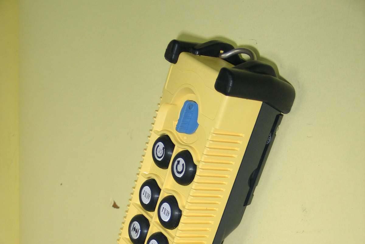 Industrial Crane Remote Controler - FCC ID LZ6A4000SERIES - Fomotech International Corp. (2)