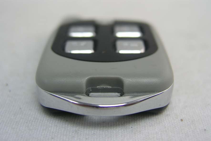 Manually Operated Car Alarm Remote Control - FCC ID M65T605 - Super Nova Co Ltd (4)