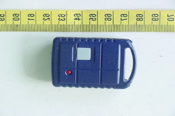 Remote Control Transmitter - FCC ID M6D10300 - Horng Woei Electronic Co Ltd (1)