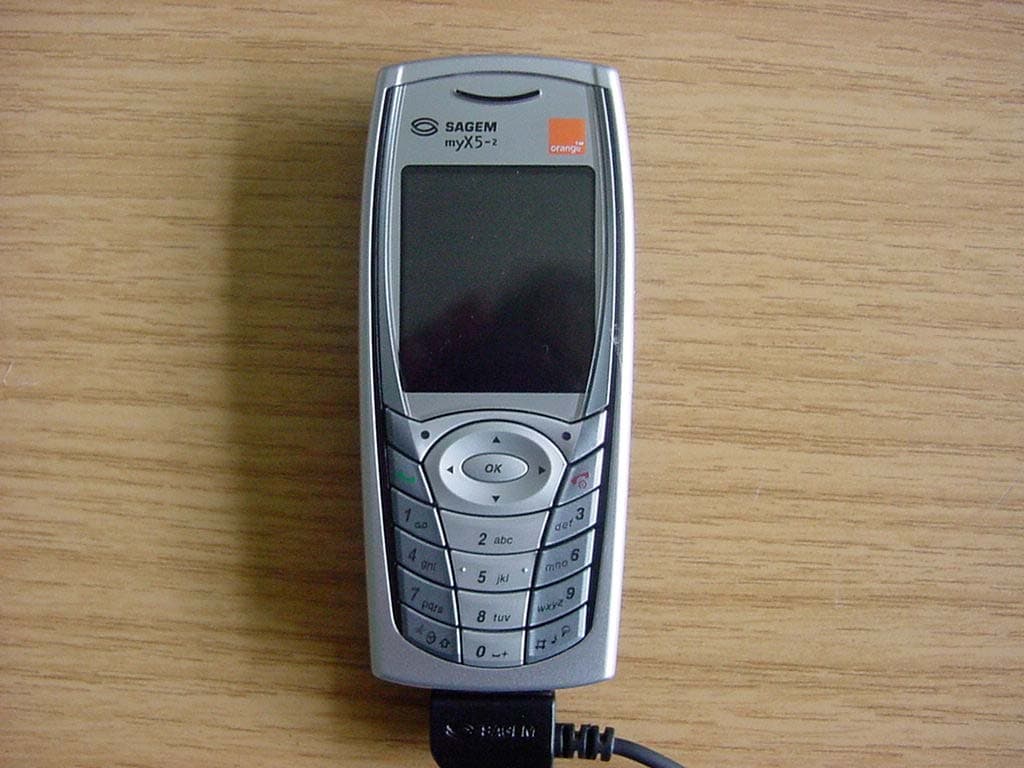 GSM 850/1800/1900 MHz Mobile Phone - FCC ID M9H95MYX52A - Sagem Wireless