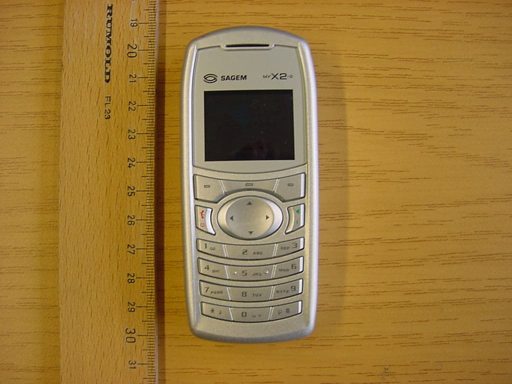 GSM 850/1900 Mobile Phone - FCC ID M9HA2005CW - Sagem Wireless (2)