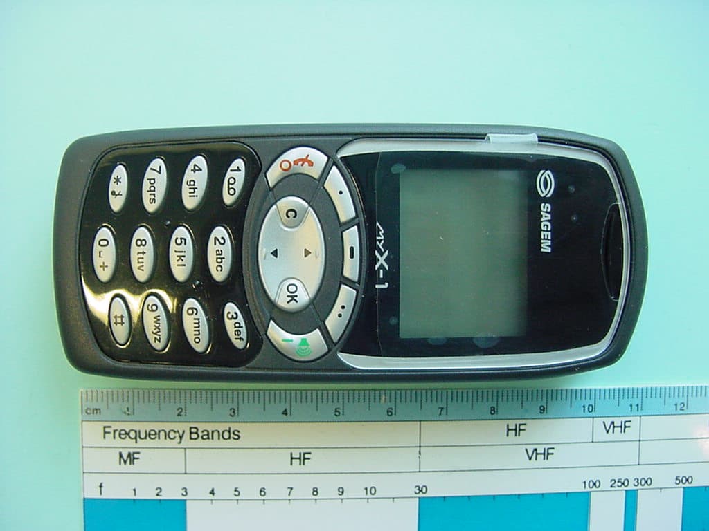 GSM 850/1900 Mobile Phone - FCC ID M9HA2005WR1 - Sagem Wireless (2)