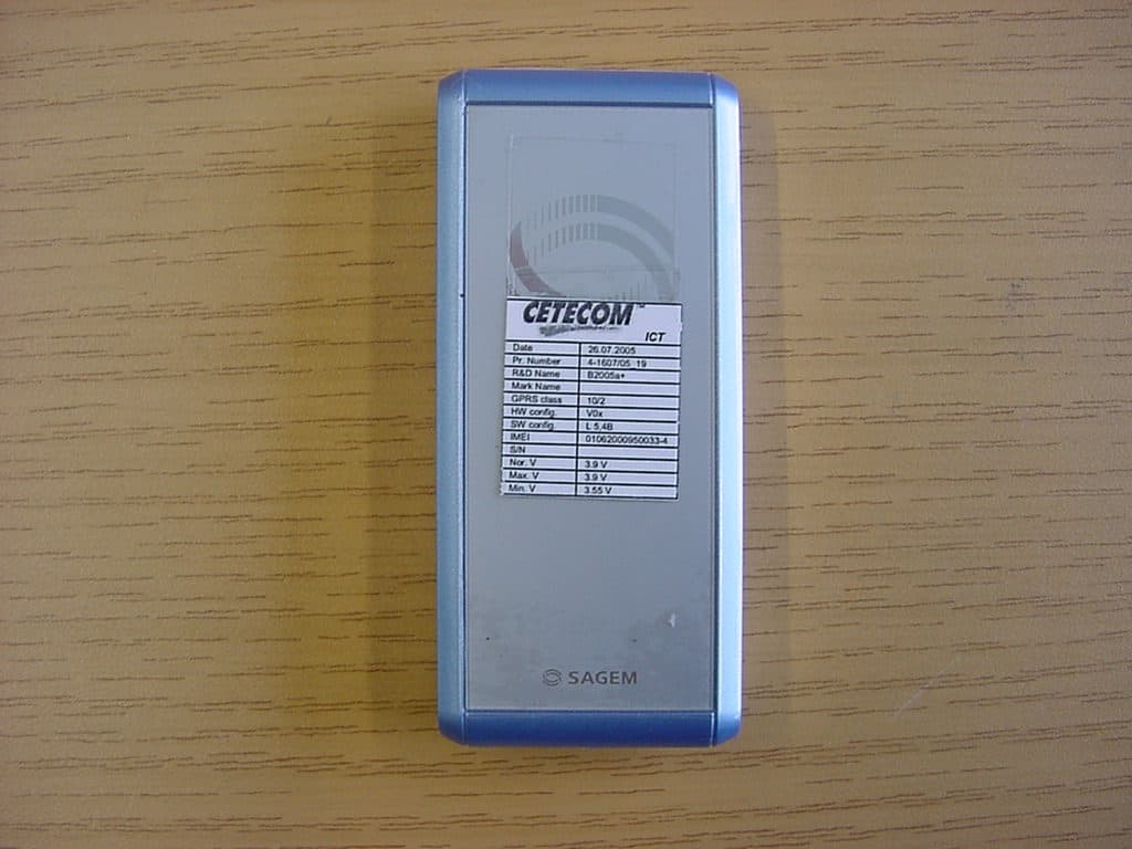 GSM 850/1800/1900 Mobile Phone with BT - FCC ID M9HB2005P - Sagem Wireless