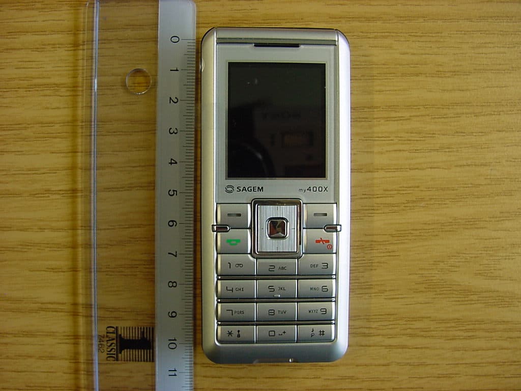 GSM 850/1800/1900 Mobile Phone - FCC ID M9HD2005A - Sagem Wireless