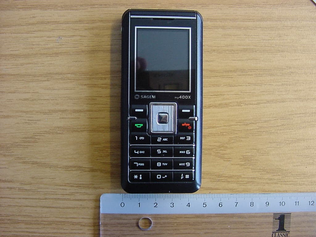 GSM 900/1800/1900 Mobile Phone with BT - FCC ID M9HD2005P - Sagem Wireless (4)