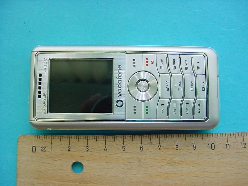 GSM 900/1800/1900 Mobile Phone with Bluetooth - FCC ID M9HD2005R2P - Sagem Wireless