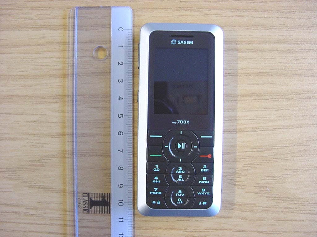 GSM/EDGE 850/900/1800/1900 Mobile Phone with BT - FCC ID M9HME2006A - Sagem Wireless (2)