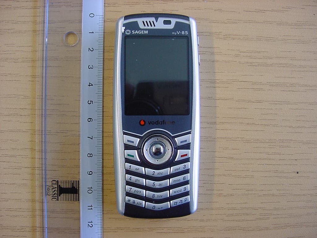 GSM 900/1800/1900 and UMTS Mobile Phone with BT - FCC ID M9HMU2005L - Sagem Wireless (2)