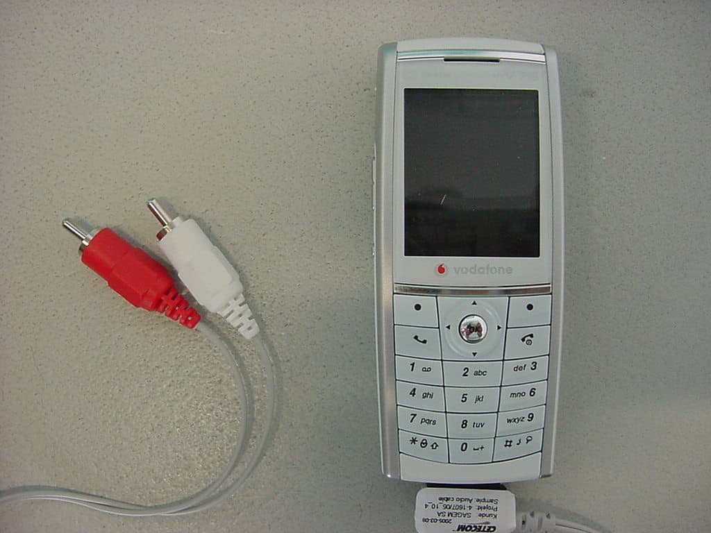 GSM 900/1800/1900 Mobile Phone with Bluetooth - FCC ID M9HMYV76 - Sagem Wireless (5)