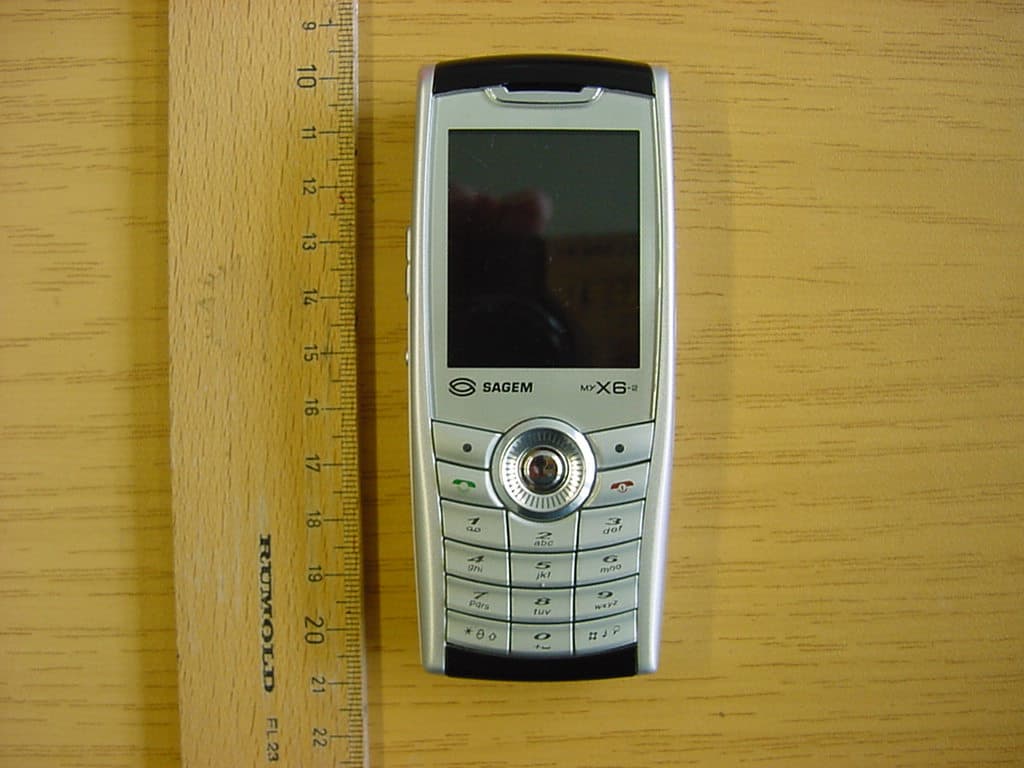 GSM 850/1800/1900 Mobile Phone with BT - FCC ID M9HMYX62A - Sagem Wireless