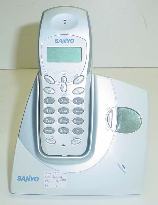2.4GHz CORDLESS TELEPHONE - FCC ID MBH-CLTWXX - Sanyo Canada Inc