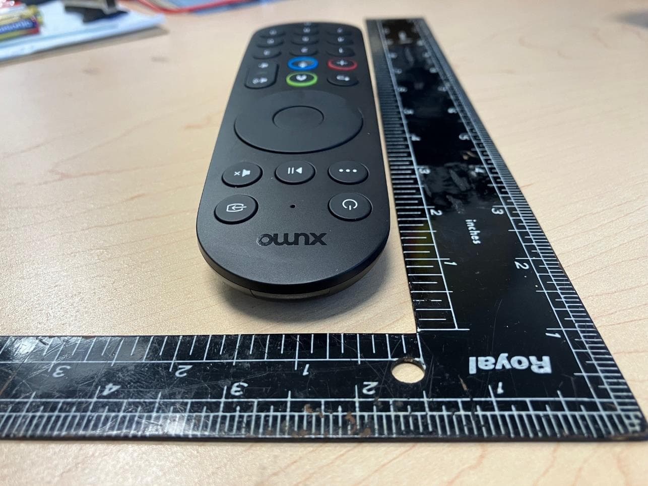 Hand held battery operated infrared and BLE remote control - FCC ID MG3-R326810 - Universal Electronics Inc (5)