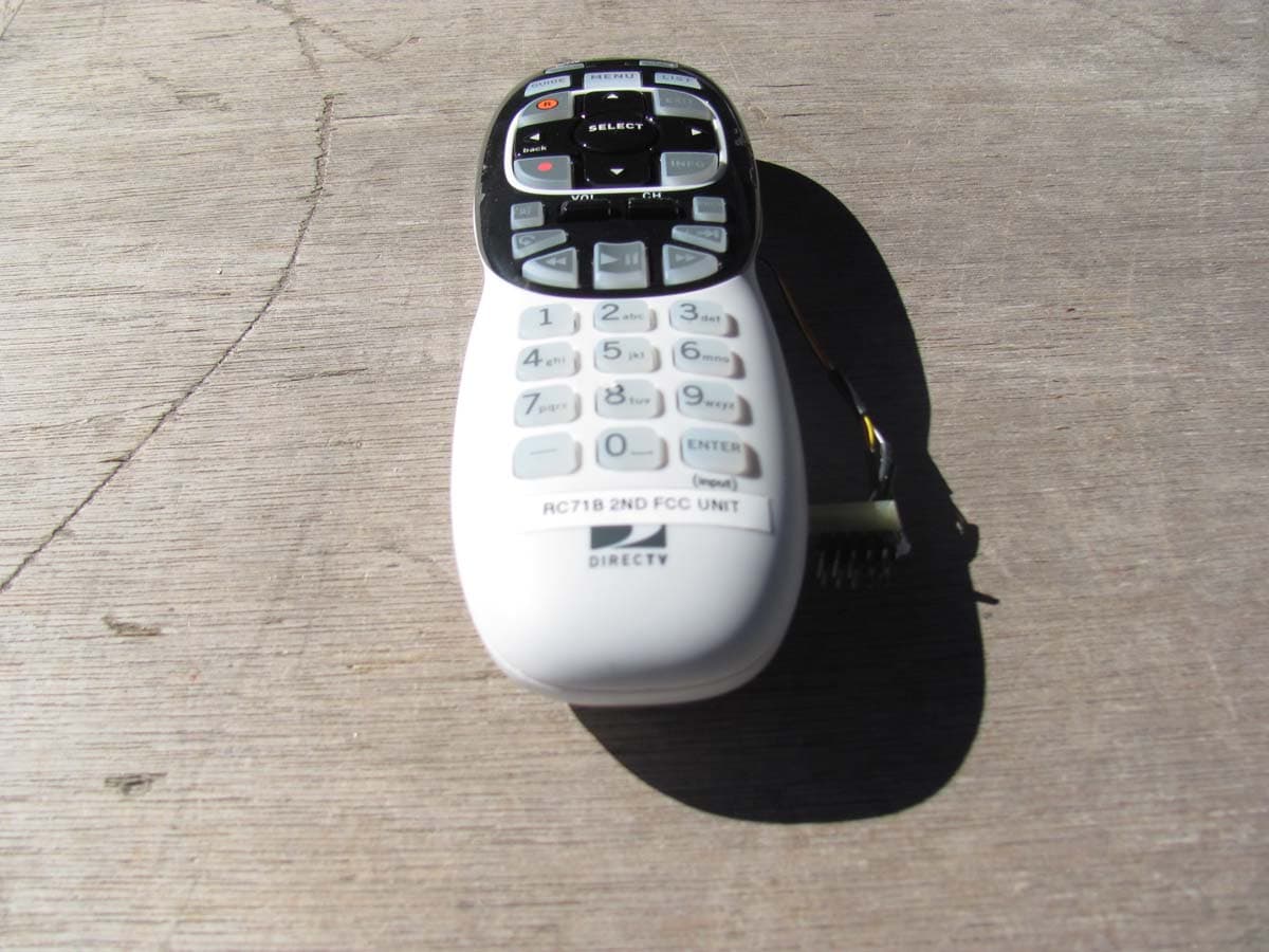 DirecTV RC71B RF4CE w/ Backlight 2012 - FCC ID MG33005 - Universal Electronics Inc (3)