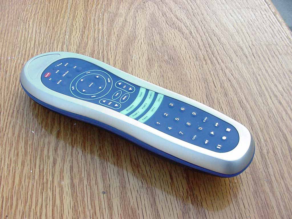 RF Remote Control - FCC ID MG3URC033 - Universal Electronics Inc (3)