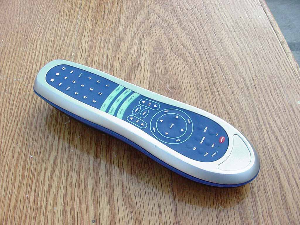 RF Remote Control - FCC ID MG3URC033 - Universal Electronics Inc