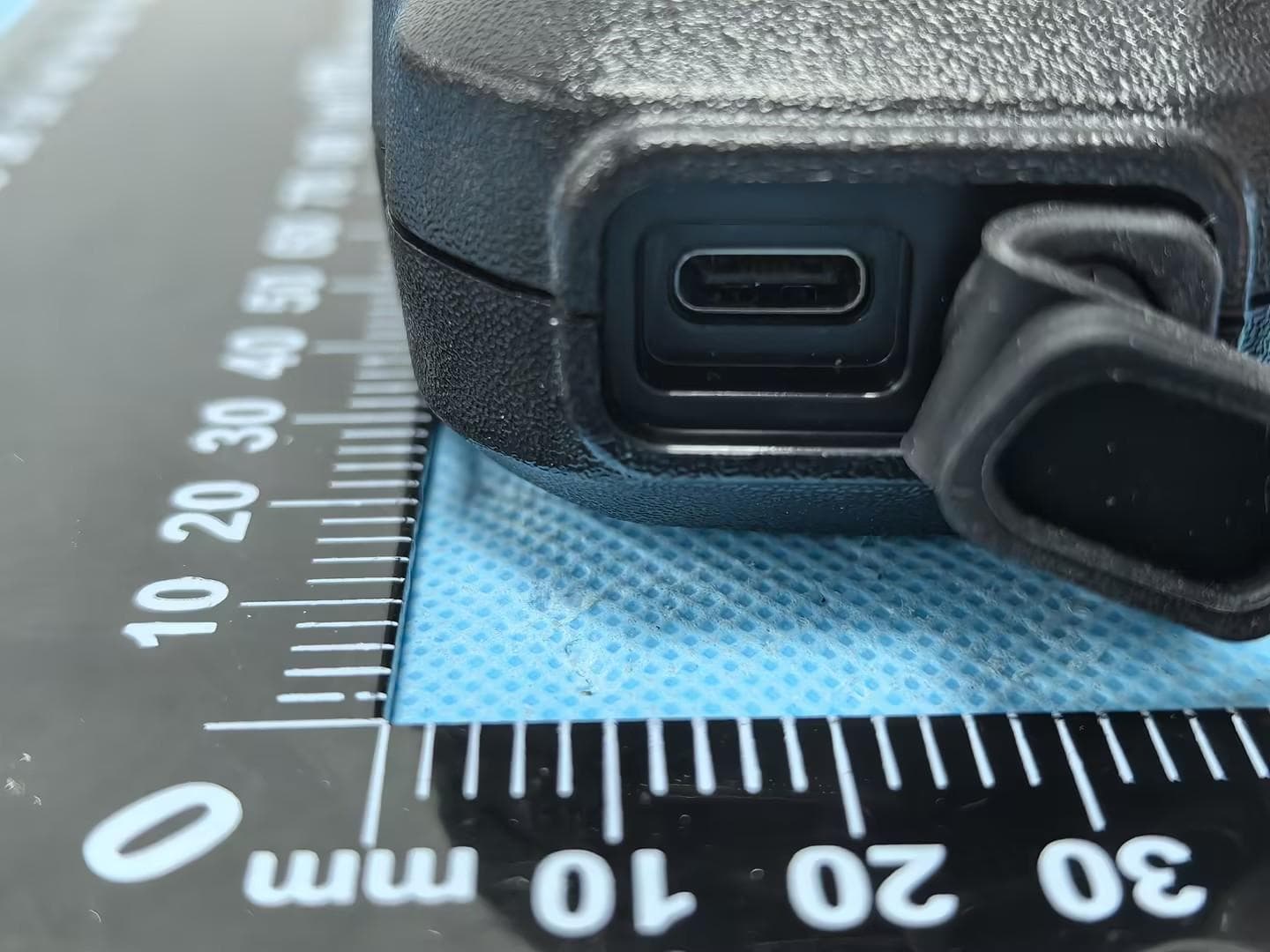 Wireless Bluetooth Microphone - FCC ID MMAMXMC95 - Midland Radio Corporation (2)