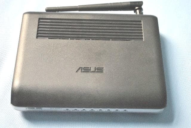 SUPER SPEED N WIRELESS ROUTER - FCC ID MSQRTN10B - ASUSTeK Computer Inc (3)